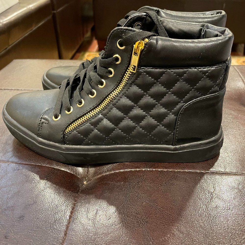 Brand New Women's Black Quilted Boots